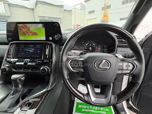 2022 Lexus LX600 EXECUTIVE BLACK INTERIOR - 5