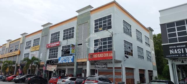 Shop Three Storey End Lot At Simpang Renggam Johor 1