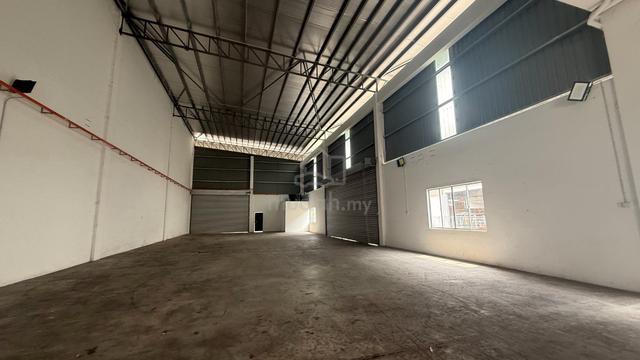 Nice 1.5 storey Semi D factory @ Nilai 3 for rent 1