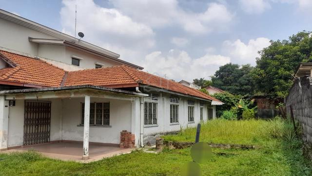 Petaling  Jaya Section 6-Semi D Bungalow,s/s, strategic location. 1