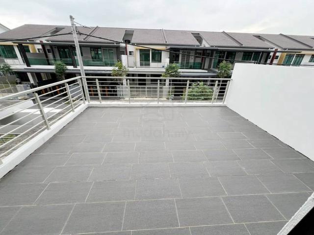 CHEAP Molek Residence Gated 2Sty FREEHOLD Good Location Near Town 1