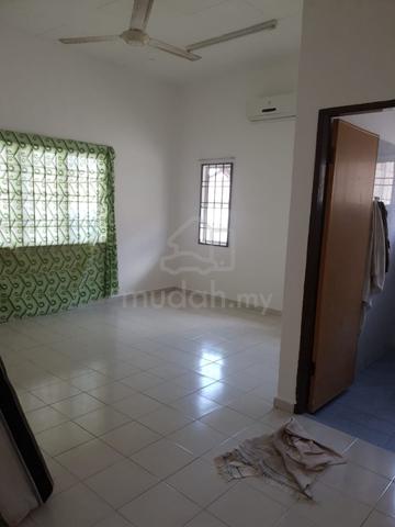 Single Storey Corner Lot  bangolow @Taman Merak,bukit katil For Rent 1