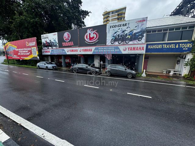 shoplot facing main road Kuah Town if take 3 unit 4k only 1