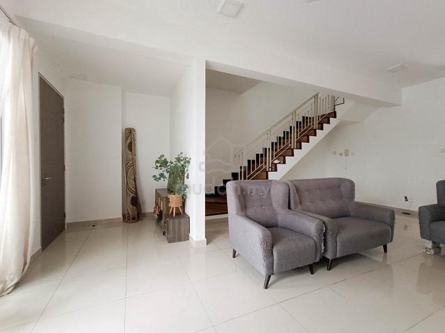 Gated + Extra Land + 4R 4B + Freehold di Mekar Ainsdale, Seremban 1