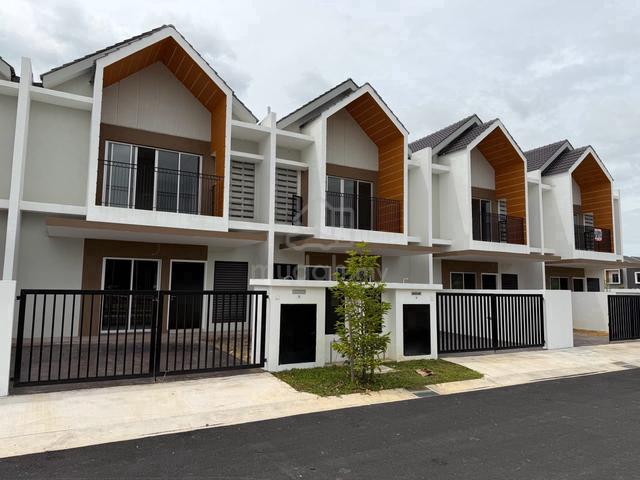 2 Storey Terrace House 4R3B Brand new completed Dengkil 1