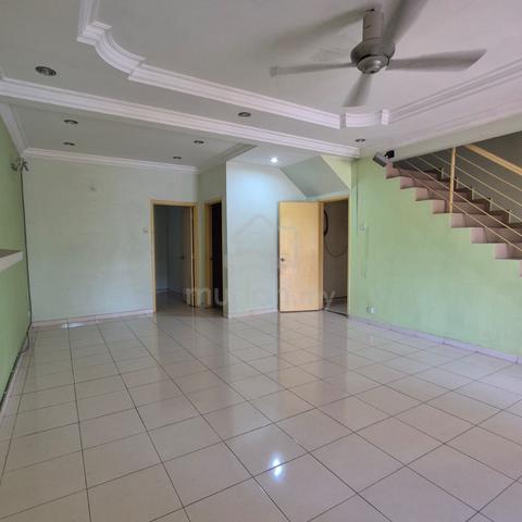 Facing Open, Taman Oakland Double Storey House For Sale 1