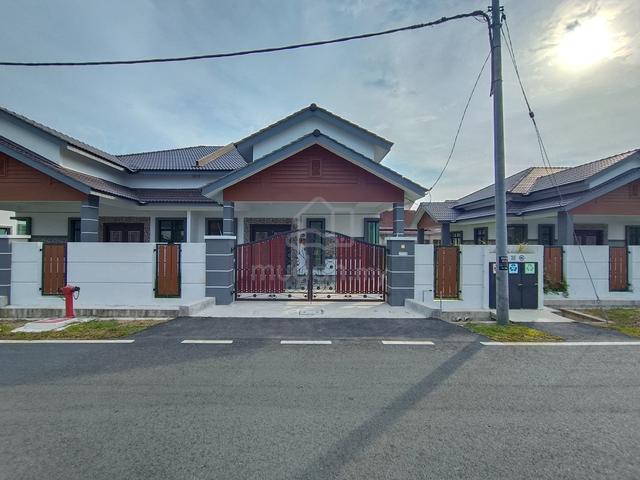Parit Kangkung single storey semi D near from main road unit 1