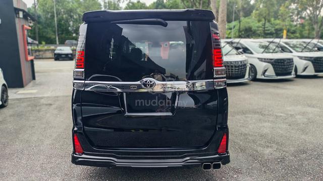 2021 Toyota VOXY 2.0 ZS KIRAMEKI III 8 Seater - 4