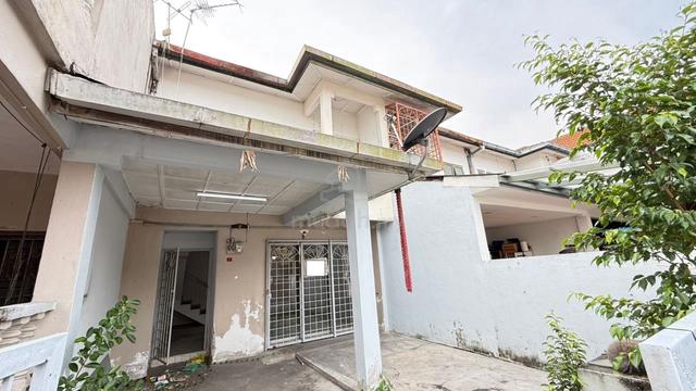 FULL LOAN - Double Storey Taman Desa Serdang Seri Kembangan 1