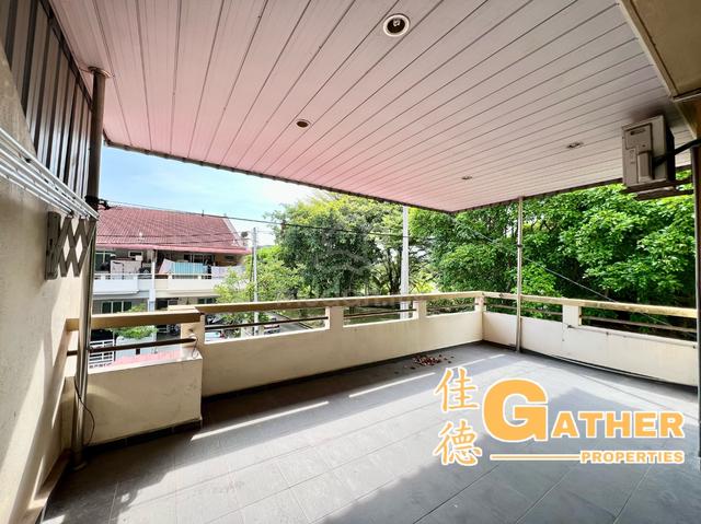 Endlot Long Car Porch with Auto Gate & Awning | 2 Storey Terrace House 1