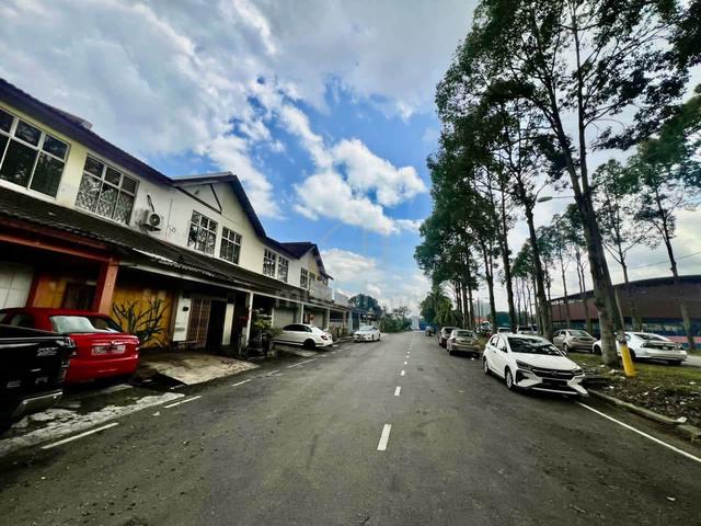 Senai Taman Beringin  Double Storey Shoplot  Facing road For Sales 1