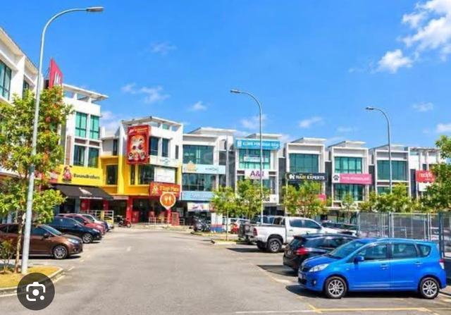 Corner Ground Floor Shop,Bdr Seri Putra, Kajang crowded area for rent 1