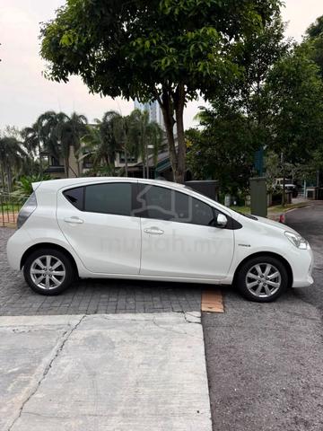 2012 Toyota PRIUS C 1.5 (HYBRID) NHP10R (A) - 4