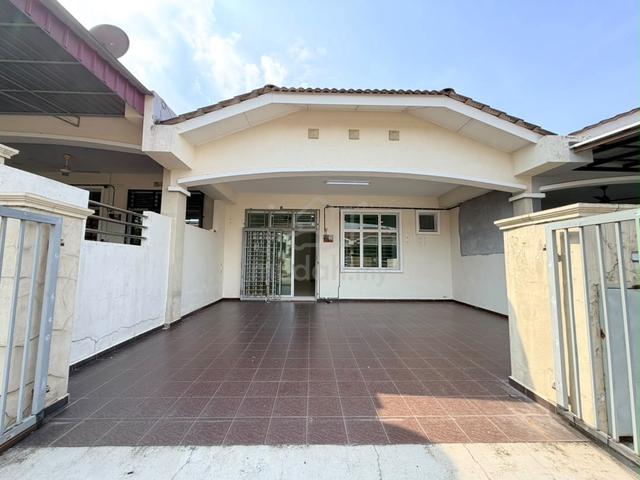 Taman Saujana Kluang Single Storey Terrace Renovated Full Loan 1