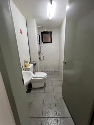 Looking for 1 Female Tenant 1