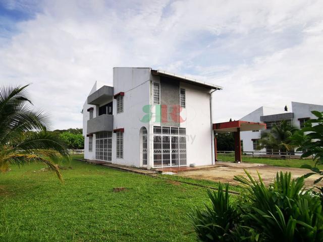 D/S Bangalow House, Taman Yacht Club, Jalan Tanjung Batu, Tawau 1