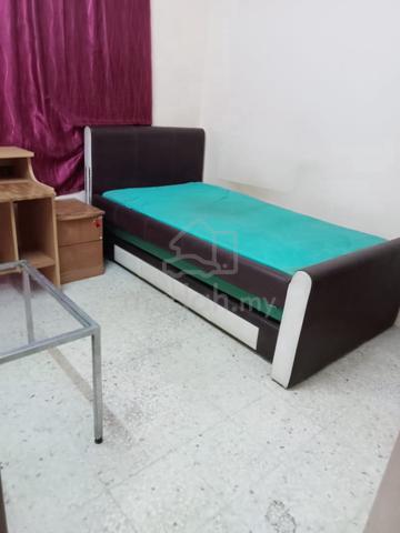 Middle room Ruvena Villa, Tmn Putra Perdana 1