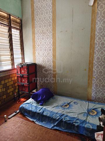Room rent non sharing shoplot above kk mart kuchai 1