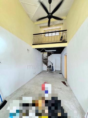 Taman Molek 1.5 Storey House For Rent 1