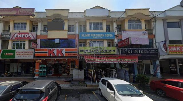 Seksyen 23 Shah Alam, 3 Storey Shoplot Facing Main Road ROI Positve 1
