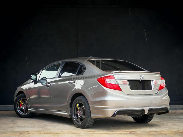 2015 Honda CIVIC 1.8 S (A) - 4