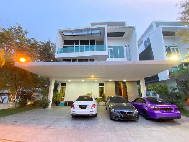 CORNER LUXURY 3.5 Storey Bungalow Aspen Garden Residence Cyberjaya 1