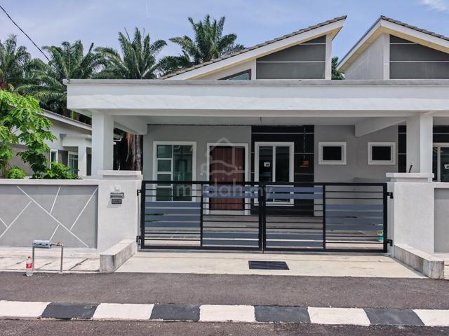 Single Storey Semi-Detached @ Taman Seri Mahkota Sitiawan, Perak 1