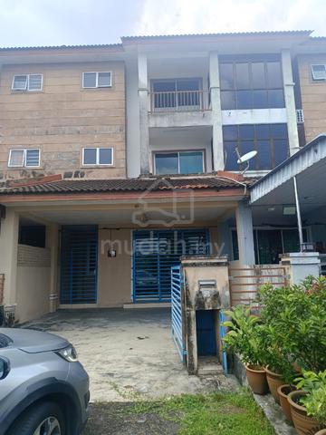 Double 2.5 storey terrace house Tmn Tekah Permai for rent 1