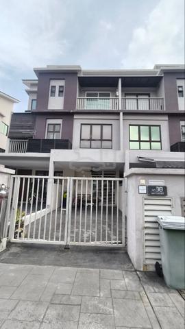 Stunning End Lot with Attic Space @ The Strata, Bandar Puteri Bangi 1
