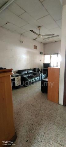 A single storey terrace house for rent 1