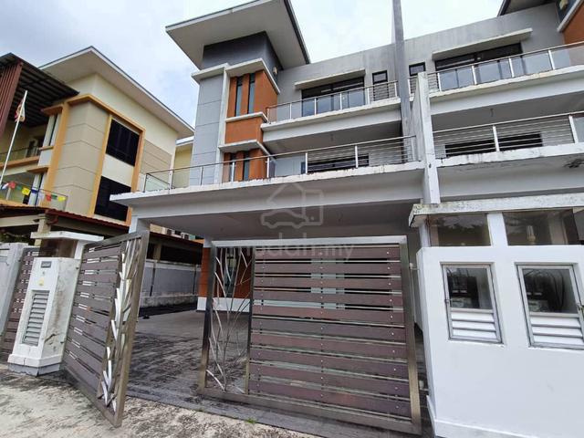 Desa Tebrau 3 Storey Semi Detached House 5bed Johor Bahru 1