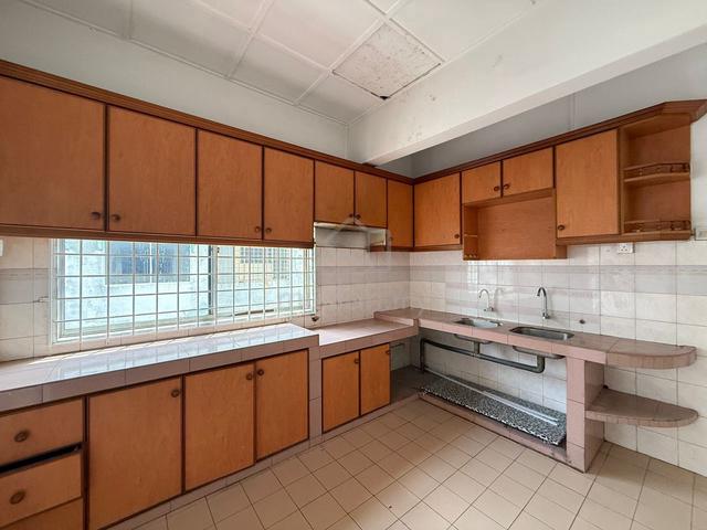 Partially Furnished 1st Floor Shop House Taman Merdeka Malim Jaya Town 1