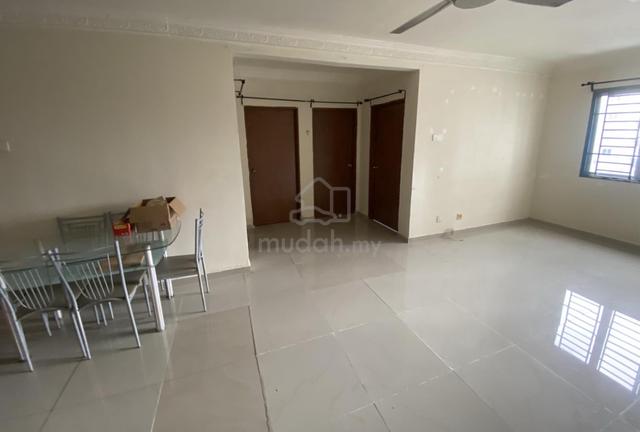 Flat Taman Perling 1