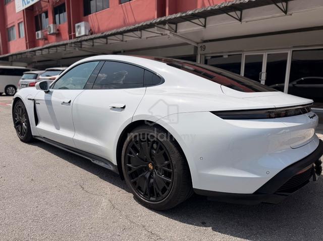 2022/2024 Porsche TAYCAN GTS (A) Sedan - 4