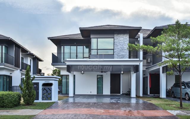 Landed Semi-D House Developed By SP Setia For Sale. 1