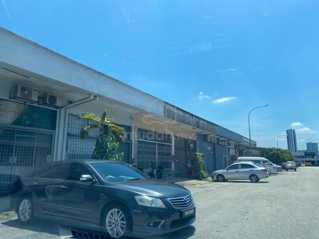 Puchong Utama 1 and Utama 2 Single Storey Link Factory 1