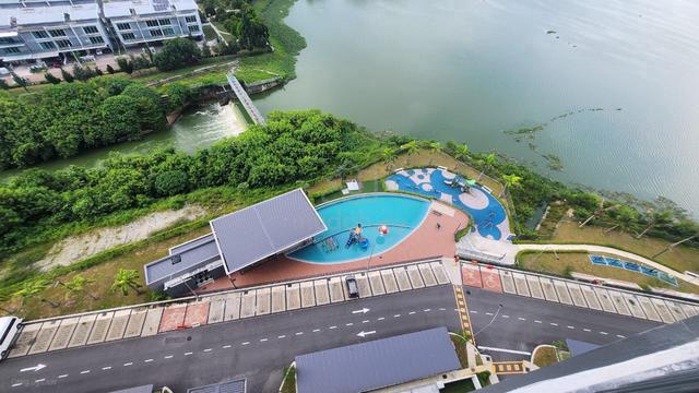 E Island Lake Haven 1