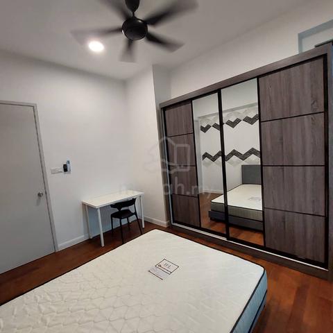 Fully Furnished Queen Size Solid Room for rent at The Vyne Residence 1