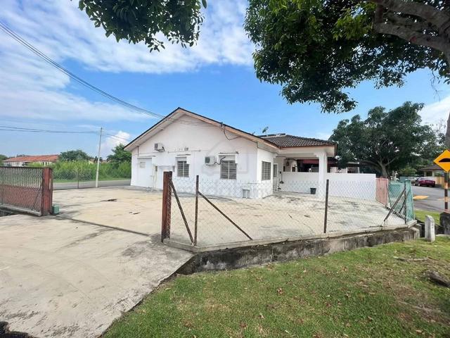 Corner Lot Single Storey Taman Saga, Pulau Gadong Malim Pokok Mangga 1