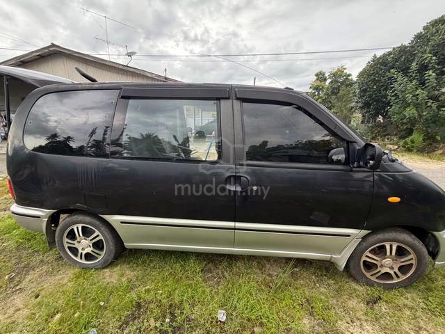 Nissan SERENA 2.0 (A) - 1
