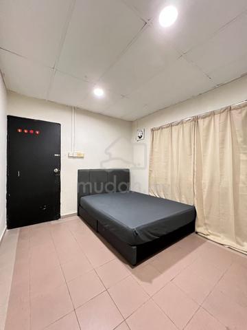 FREE DEPOSIT❗Queen w Window Room For Rent in Johor Near KSL Mall 1