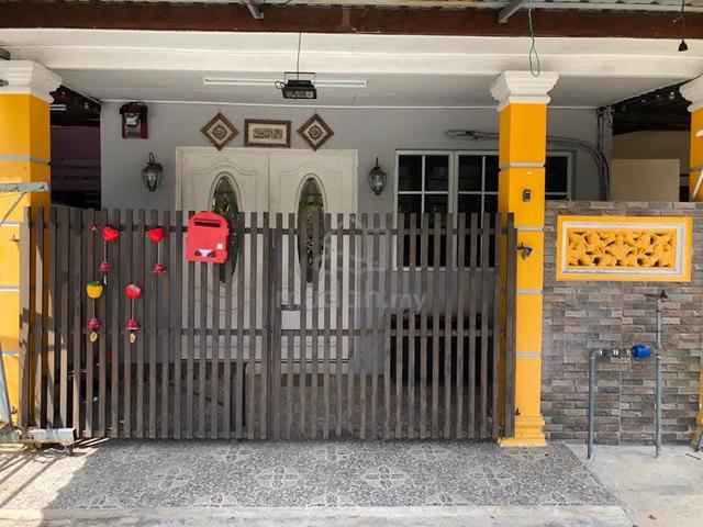 Rumah untuk di jual TAMAN INTEKMA berhadapan UITM LENDU 1