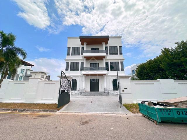 Taman Ponderosa, Jb, Triple Storey Bungalow, 8 bedrooms, nice house 1