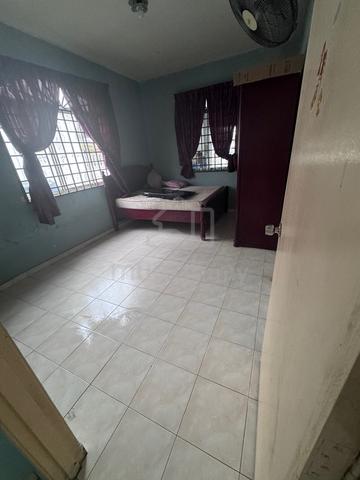 Master room with attached bathroom near UTM for rent 1