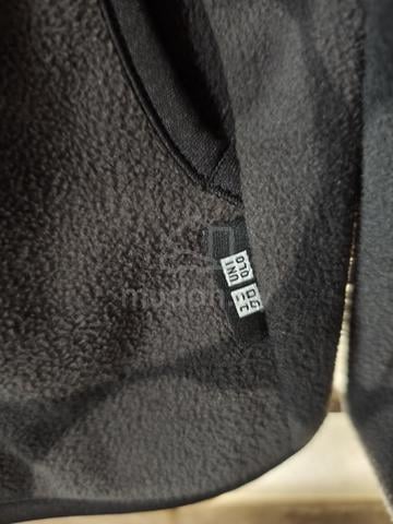 Uniqlo Sweater - photo 2 of 3