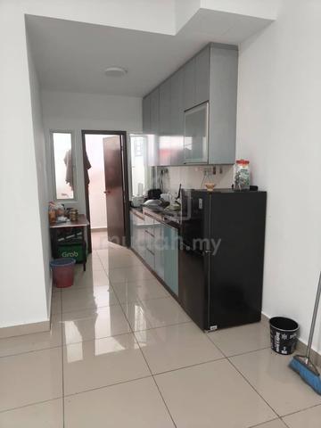 Suriamas Suites / Larkin / to ciq 10 mins / Low Deposit /Common room 3