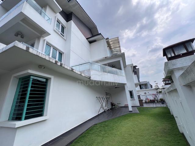 3 Storey Corner House at Taming Indah 2 1