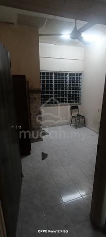 Bilik untuk disewa di rumah dua tingkat 1