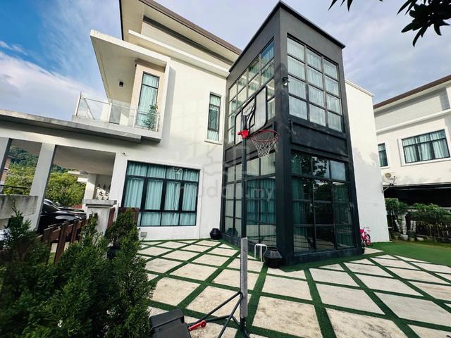 Fully Renovated Corner lot 2-Storey Semi D Verge 32 Taman Melawati KL 1