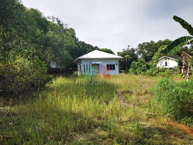 A piece of land with a small bungalow house, Jalan Kukusan, Tawau 1